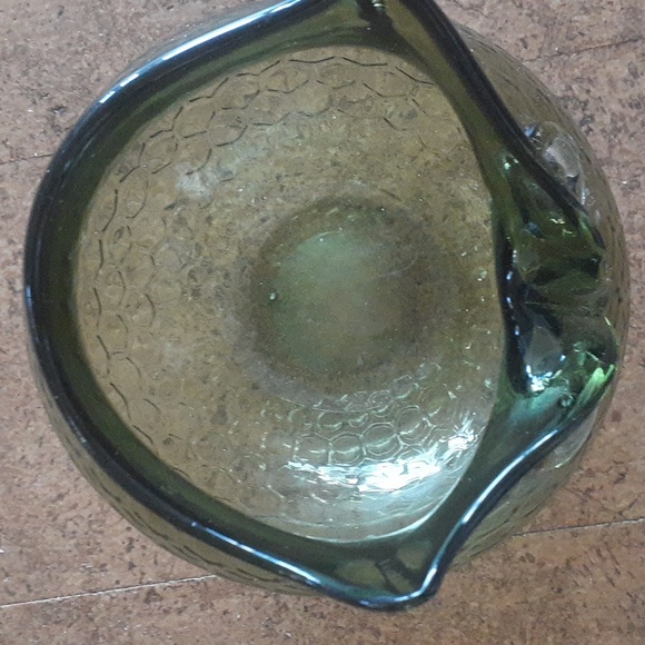 Honeycomb pattern owl green glass vase. - Picture 5 of 12